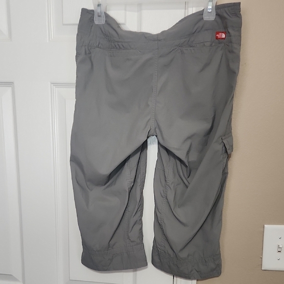 The North Face Gray Cargo Shorts Lightweight Roll-Up - Picture 4 of 4